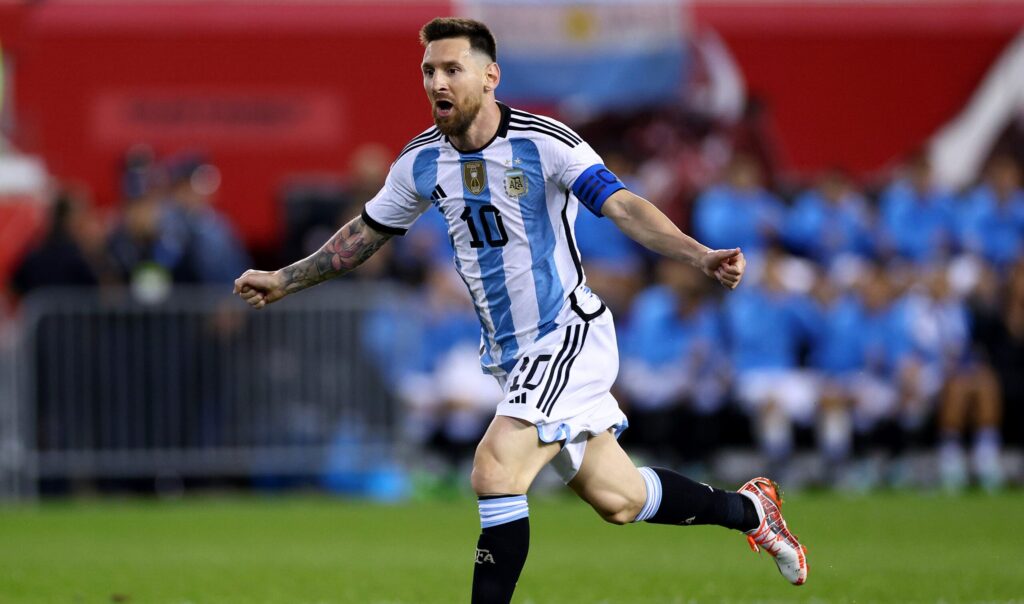 Lionel Messi visits Saudi Arabia as transfer rumors emerge again 8