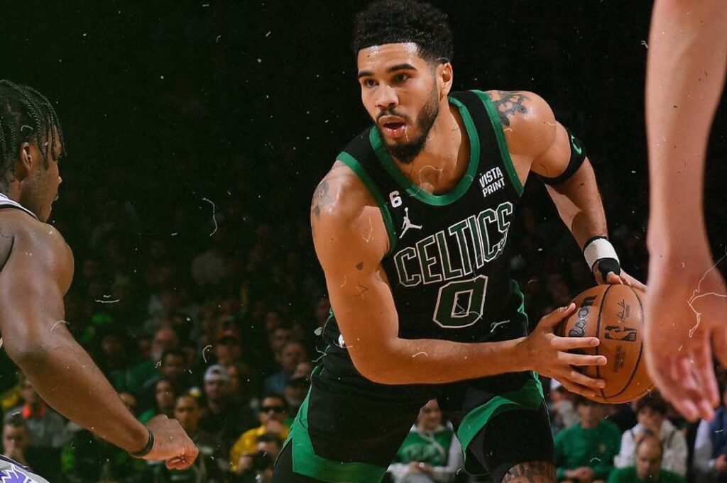 Foul-plagued Tatum propels Celtics past Kings 10