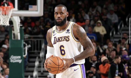 James, Davis to miss Lakers game against Raptors 9