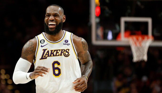 LeBron James, Lakers roar back to knock off Trail Blazers 2