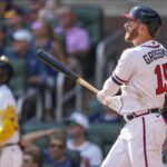 Rangers sign outfielder Grossman