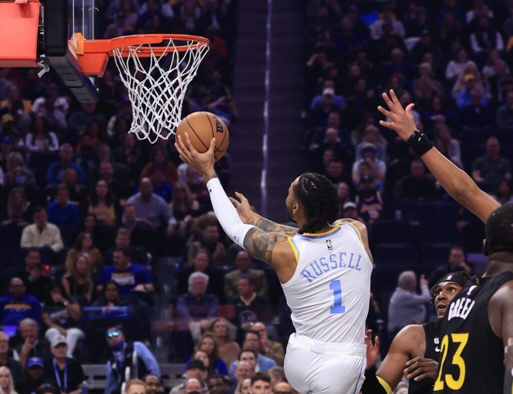Lakers topple mediocre Warriors despite LeBron James absence 14