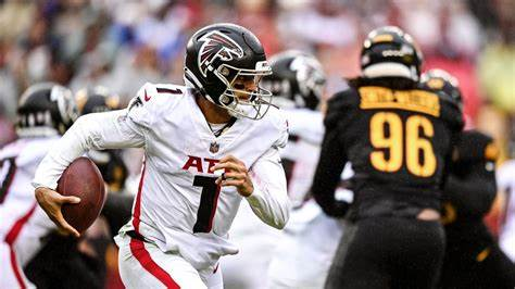 Falcons release quarterback Mariota after one season