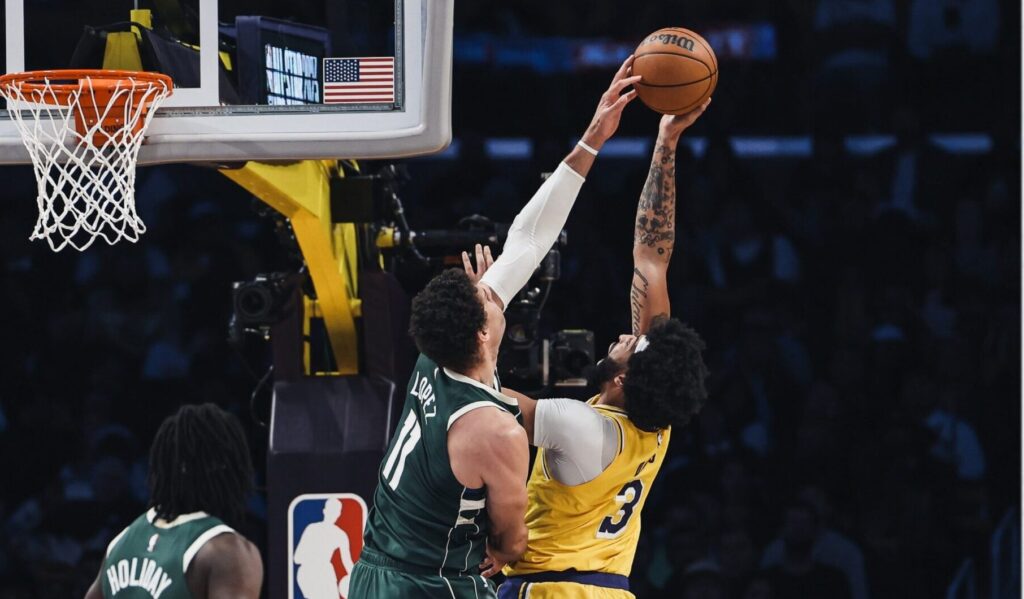 Bucks down LeBron-less Lakers for 9th straight victory 18