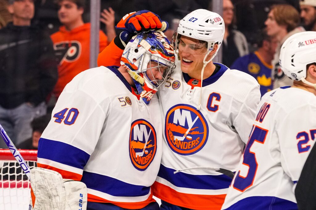 Islanders beat Flyers in Horvat’s debut