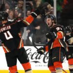 Ducks breeze past Blue Jackets 7-4