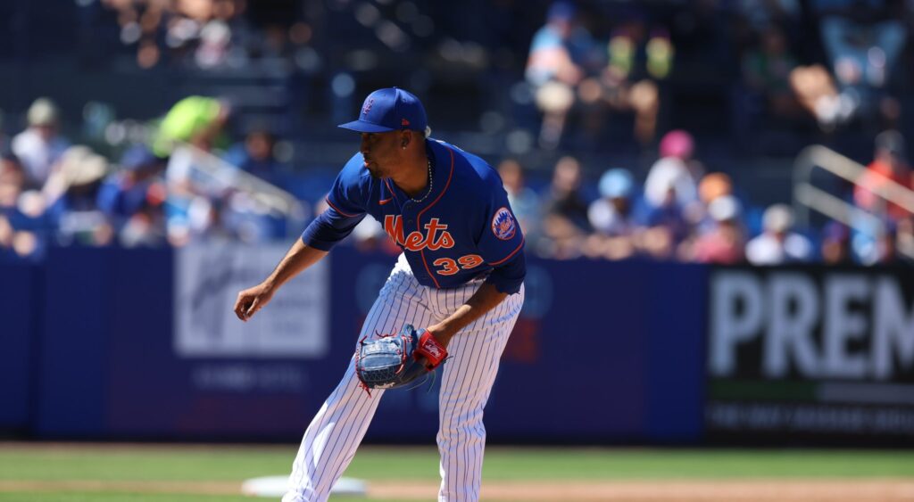 Edwin Diaz ruled out for the season with torn patellar tendon