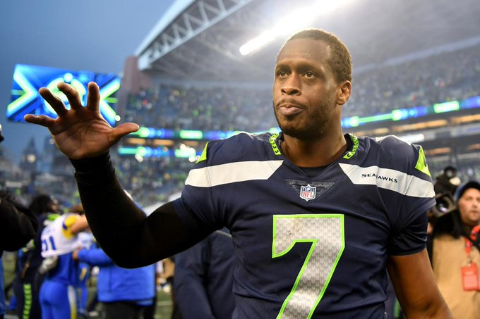 QB Smith to stay at Seattle on three-year contract worth $105 mln