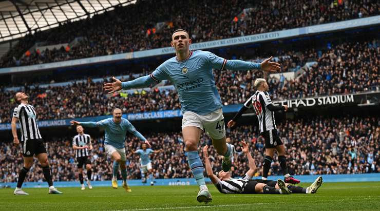 Man City see off Newcastle to close gap on Arsenal 2
