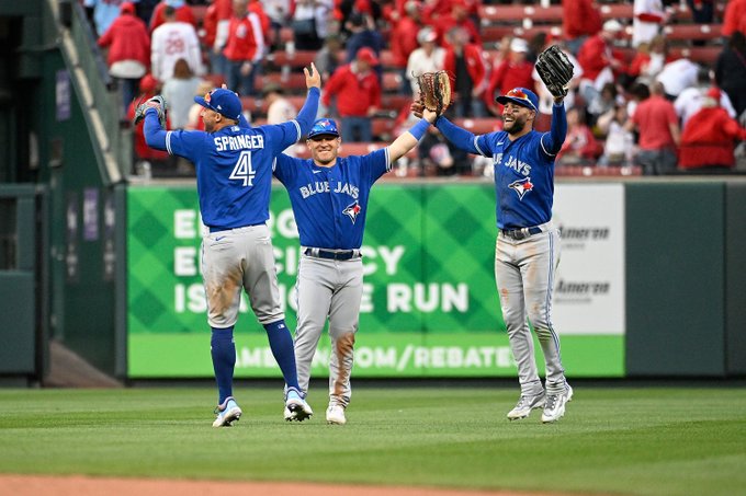 Jays beat Cardinals 10-9 on opening day