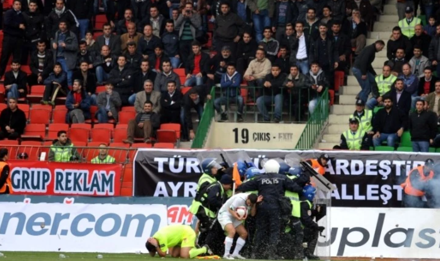 Police arrests in Turkey after clashes during a soccer match