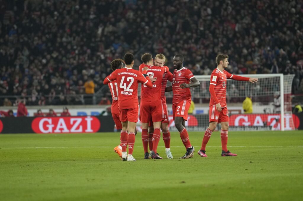 Bayern Munich see off Stuttgart to go top of the table