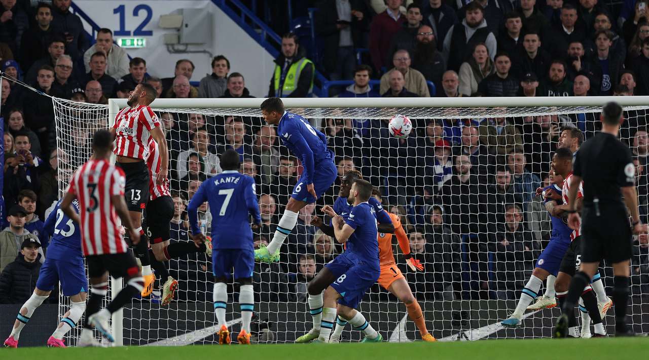 Chelsea’s fall continues with 0-2 loss to Brenford at home width=