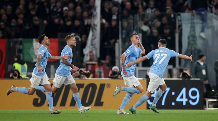Lazio snaps Juventus winning streak with 2-1 win