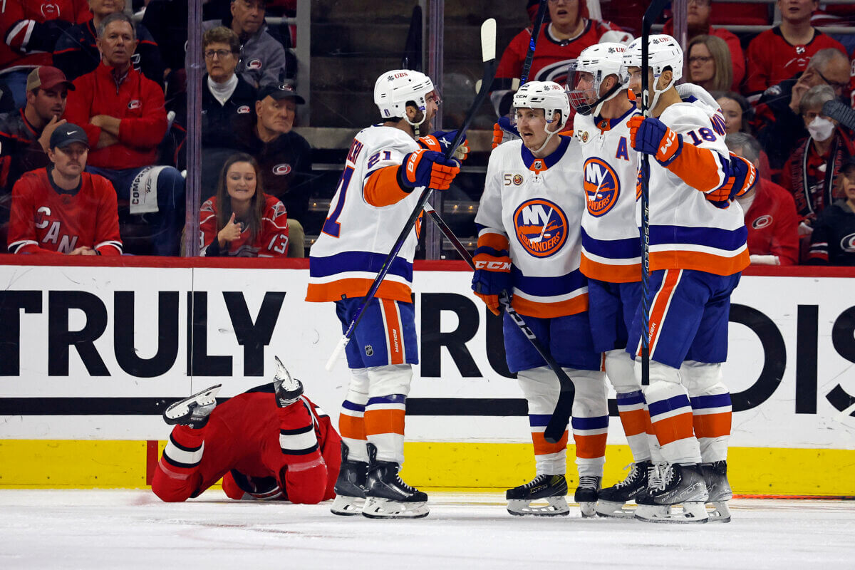 Islanders beat Hurricanes 3-2 to avoid playoff elimination