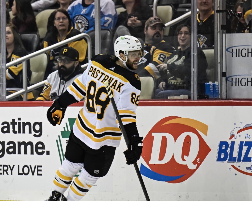 Pastrnak’s hat trick helps Bruins beat Pens 4-3