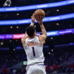 Booker scores 45; Suns overcome Clippers without Kawhi 129-124