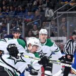 Stars breeze past Blues 5-2 to take Central Division lead