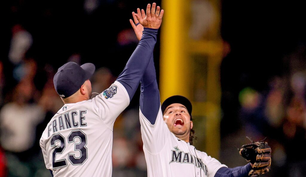 Mariners overpower Cardinals 5-2 to end 3-game losing streak
