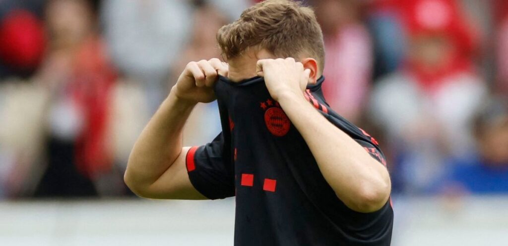Mainz stun Bayern Munich 3-1 to give Dortmund chance to go top