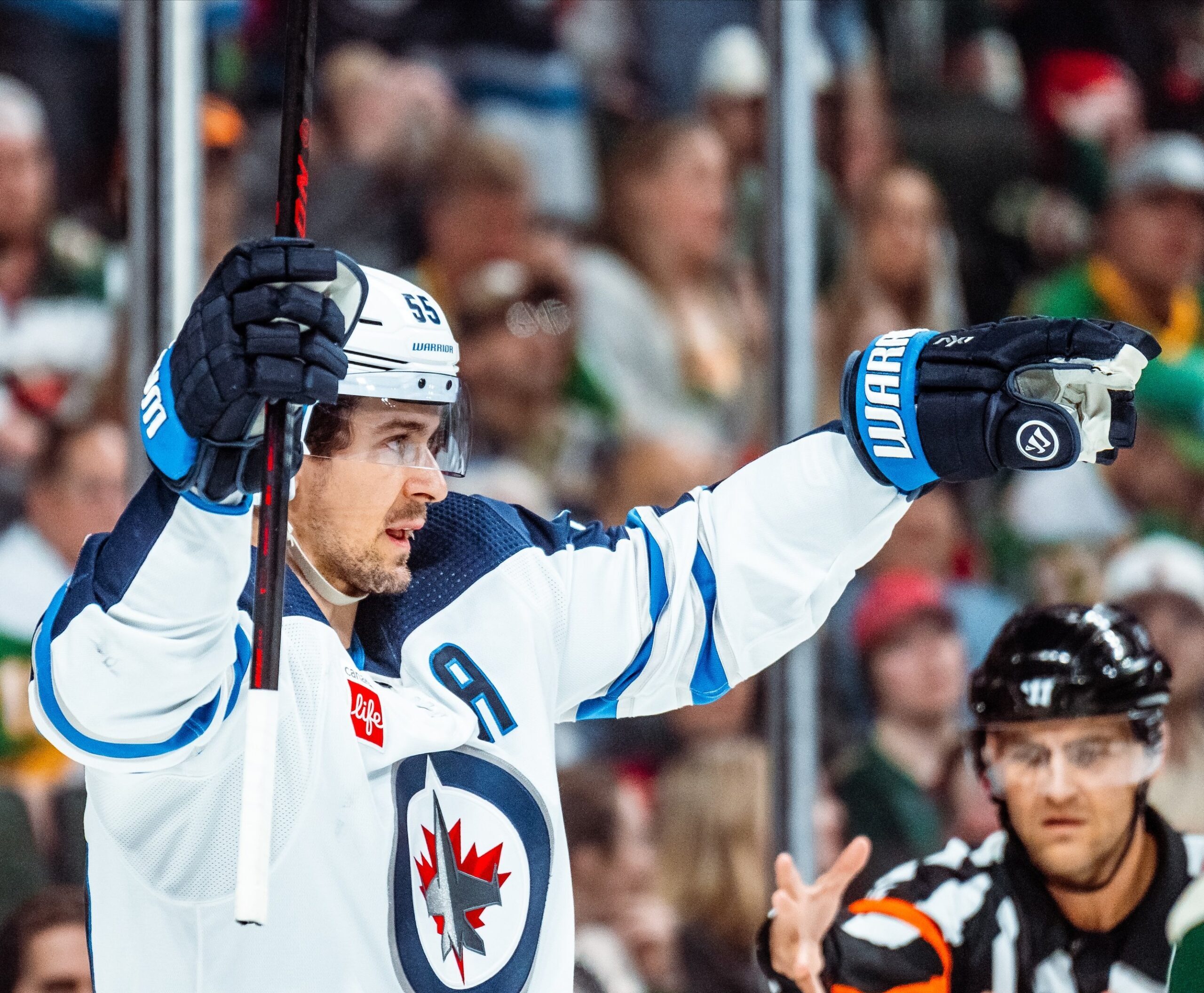 Jets clinch final playoff spot in Western Conference with hard-fought