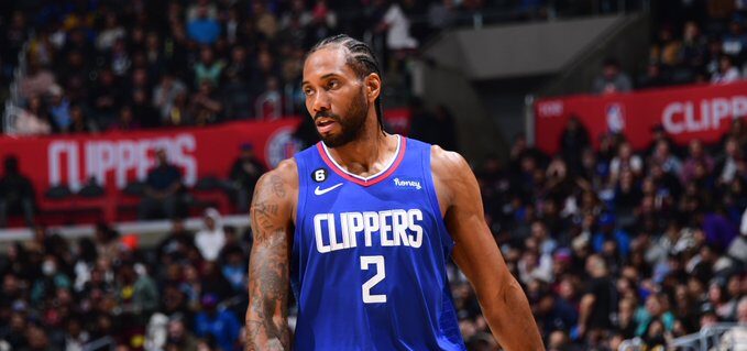 Leonard signs new three-year deal with Clippers