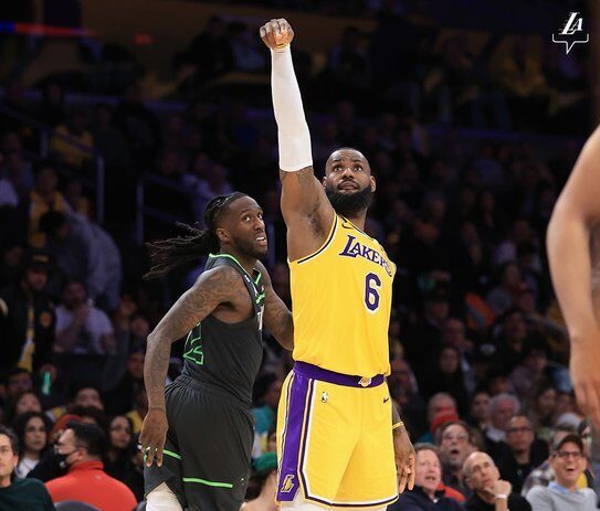 Lakers clinch 7th seed after OT drama against Timberwolves