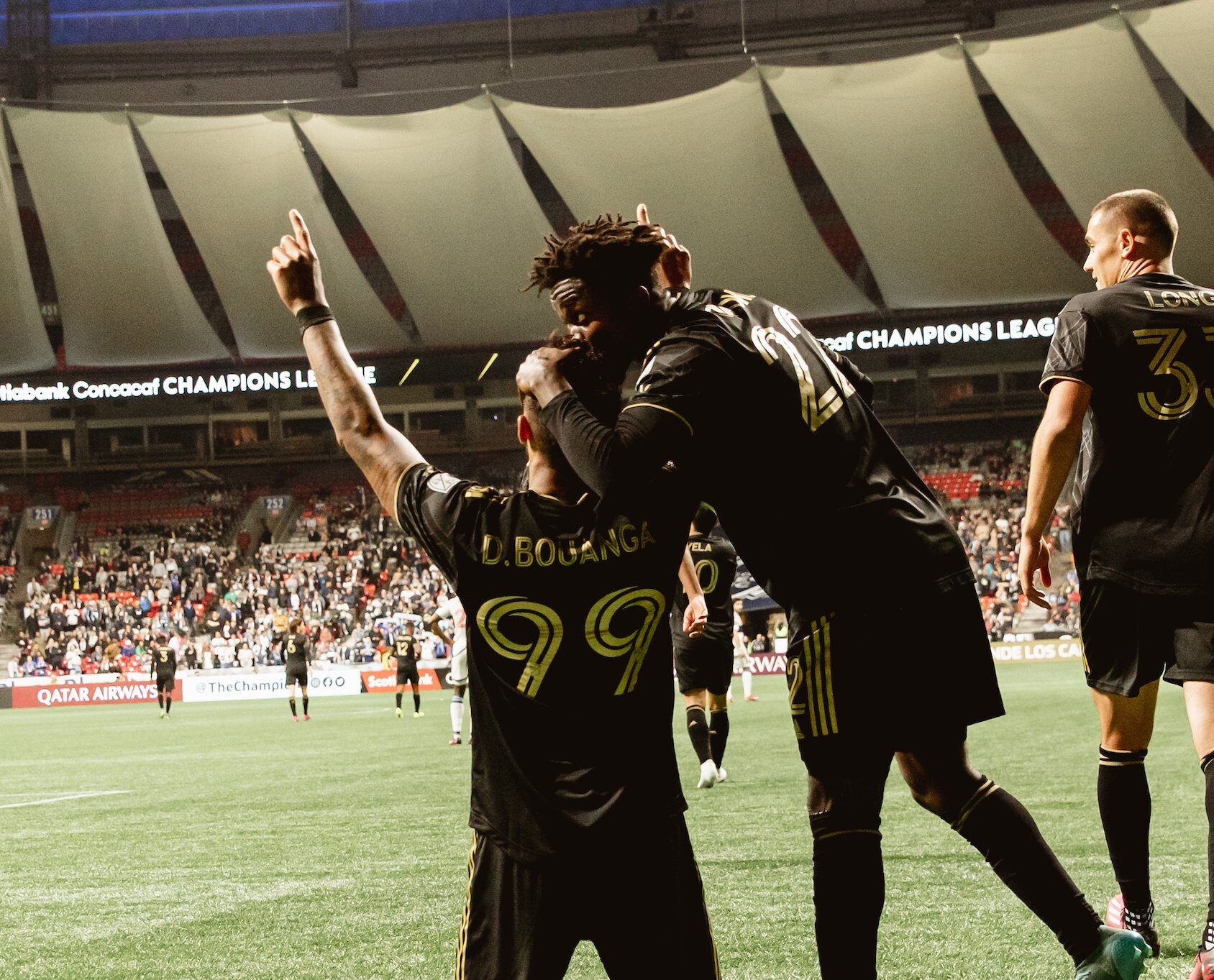 Los Angeles FC trash Vancouver Whitecaps 3-0