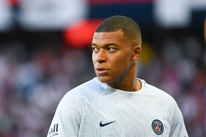 Mbappe informs PSG he won’t extend his contract beyond 2024