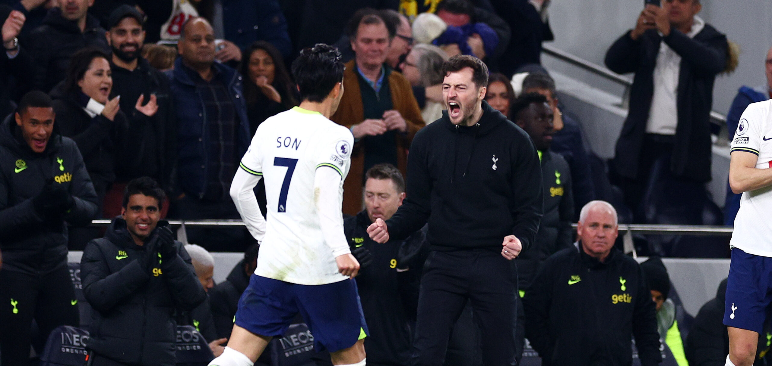 Man. United blow 2 goals halftime lead against Spurs