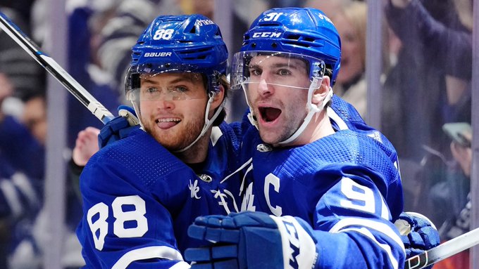 Maple Leafs destroy Lightning 7-2 to tie the series