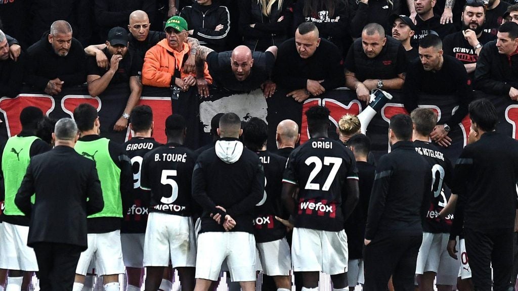 AC Milan fans spoke to the team after the Spezia disappointment