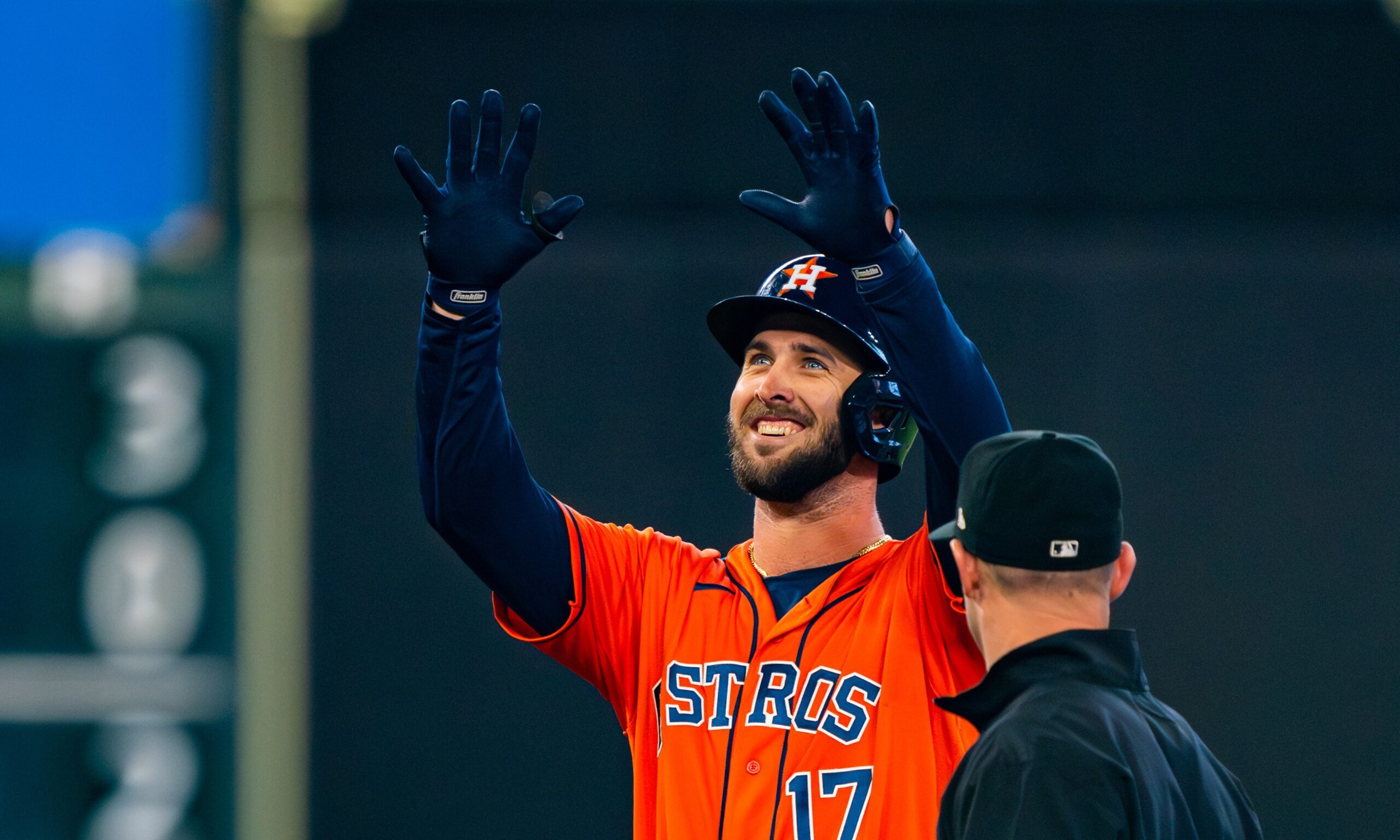 Houston avoids 3-game sweep with tight 4-3 win over Phillies