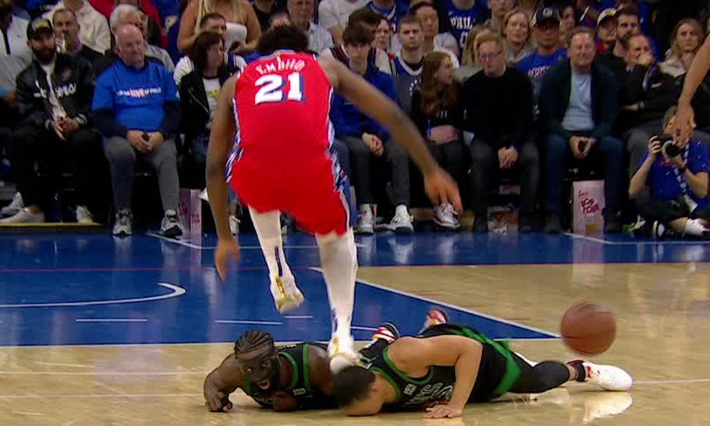 Embiid heard apologizing to Williams for stepping on his head