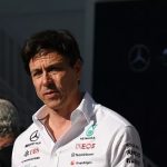 Mercedes 100% committed to keeping Hamilton, says Wolff