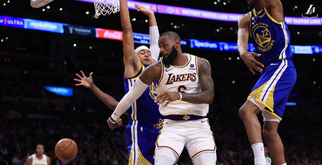 Lakers demolish Warriors 127-97 for 2-1 lead
