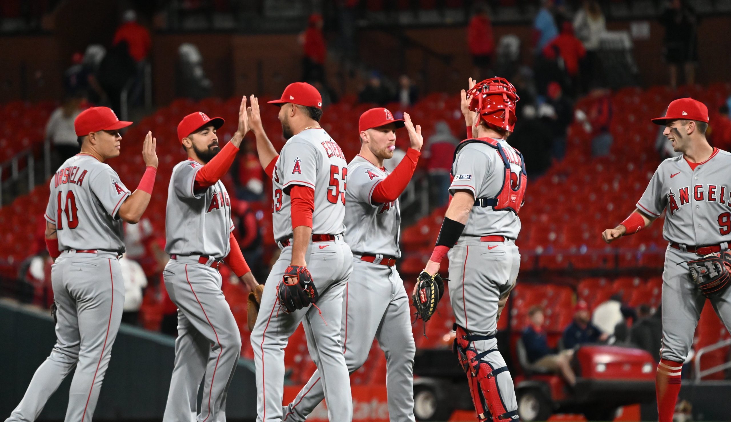 Angels overpower Cardinals 6-4