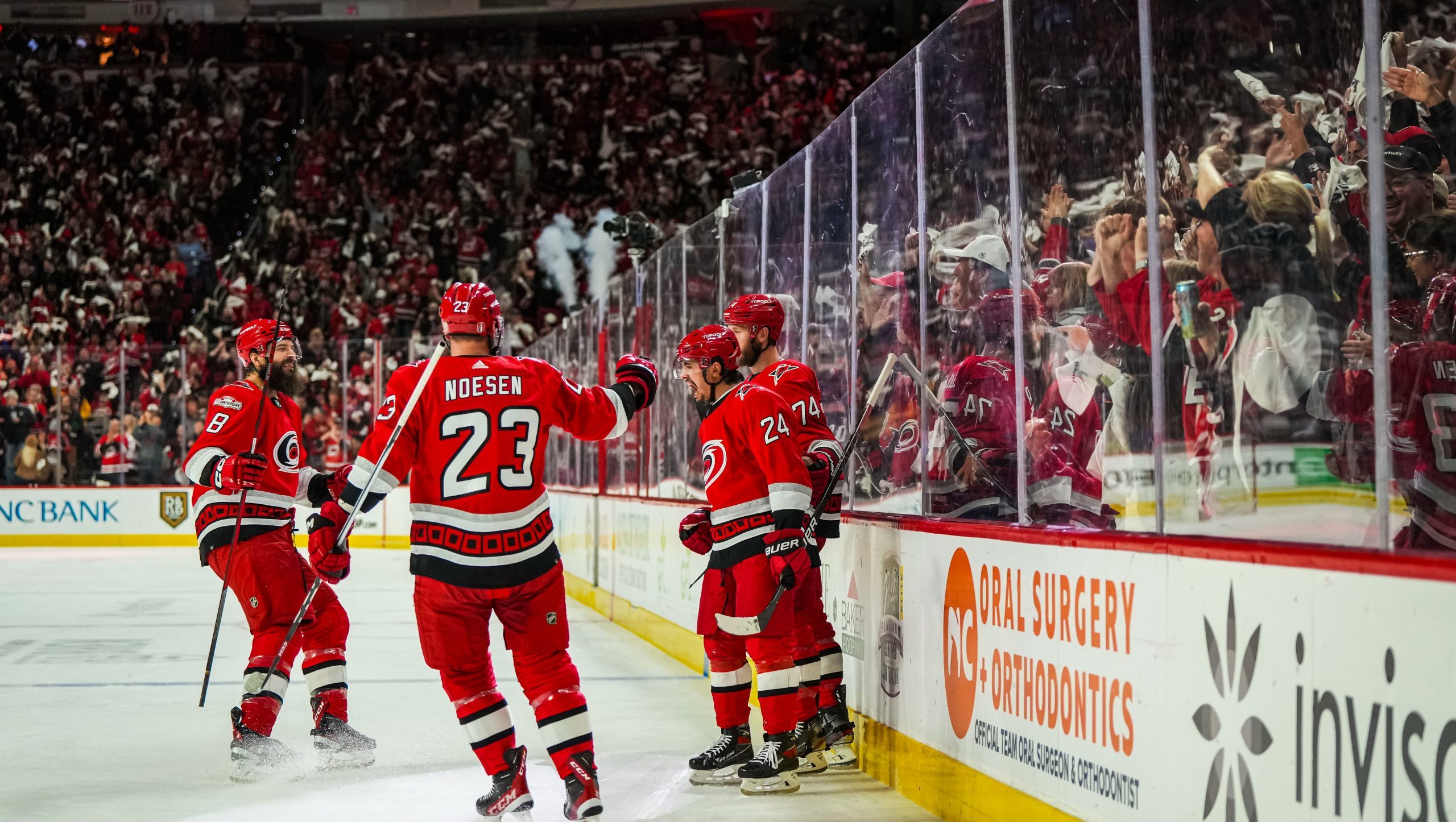 Hurricanes trash Devils 5-1 in Game 1