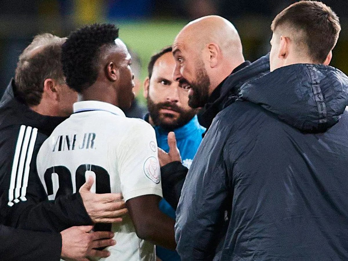 Pepe Reina says Vinicius must be more mature and stop provoking fans