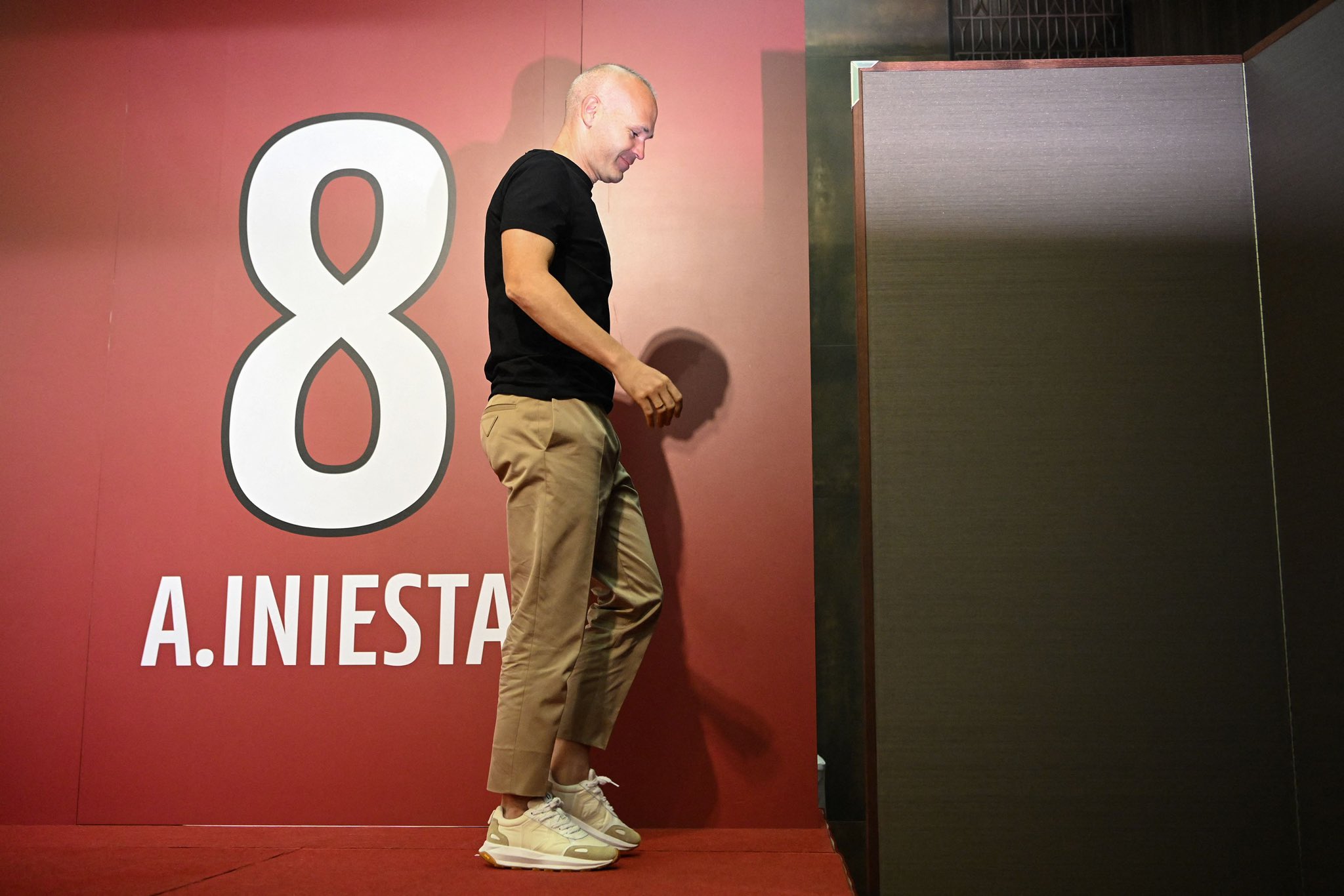 Iniesta to leave Vissel Kobe but vows to keep on playing