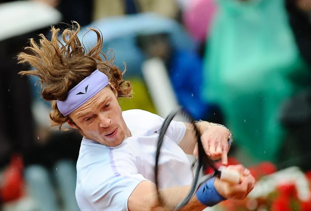 Rublev wins in straight sets to progress to Italian open 3rd round