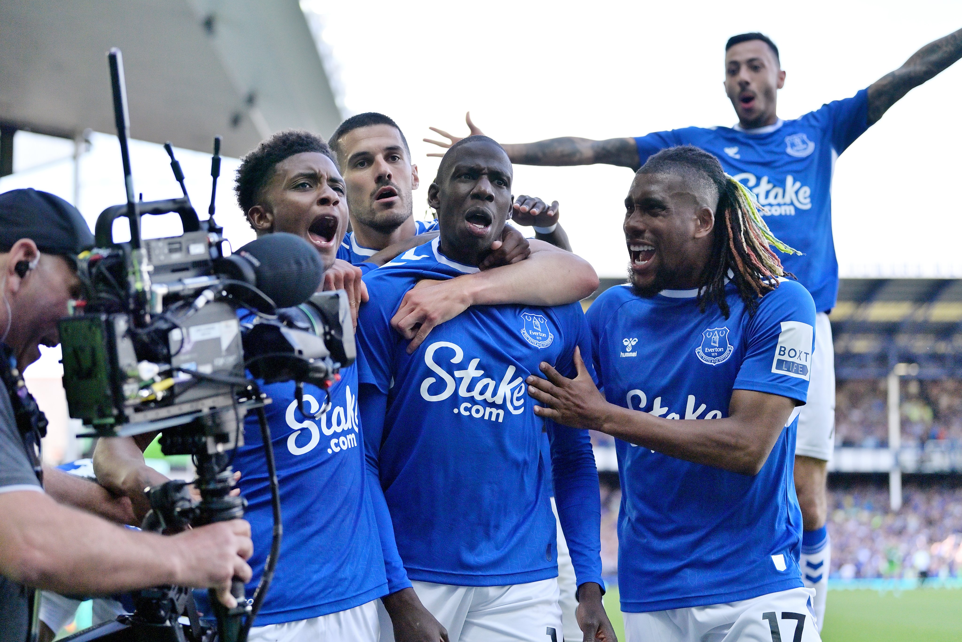 Everton are safe with narrow win as Leicester go down despite victory