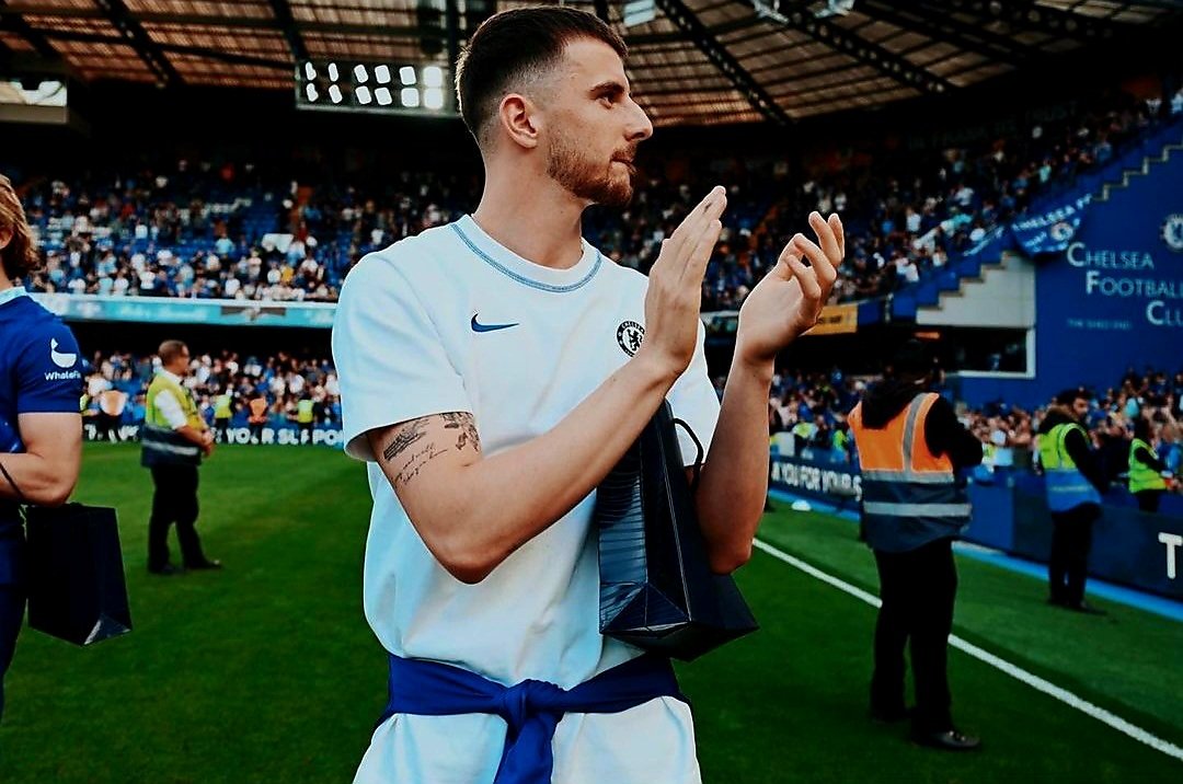 Erik Ten Hag believes he can persuade Mount to join Manchester United