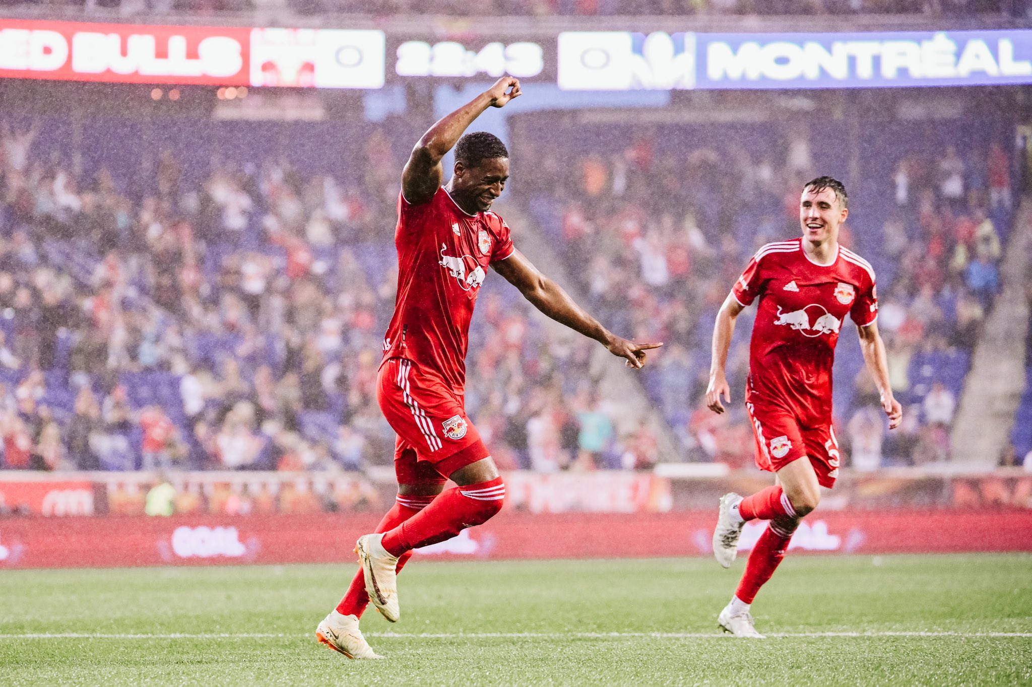 NY Red Bulls beat CF Montreal 2-1 after 3 goals in the 1st half