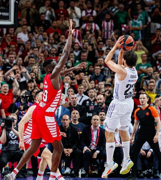 Real Madrid beat Olympiacos 79-78 to win the Euroleague title
