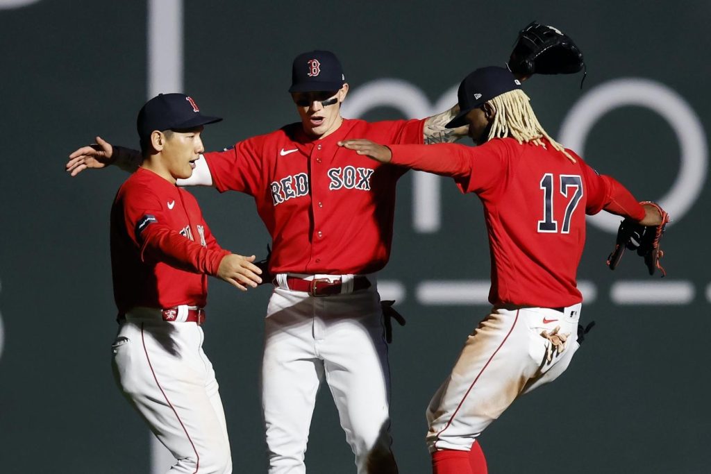 Red Sox walk over Blue Jays 11-5