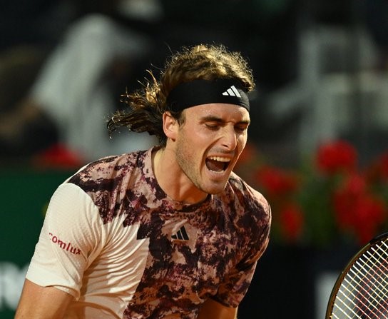 Tsitsipas wins 2-0 sets against Coric and advances to Rome ½ finals