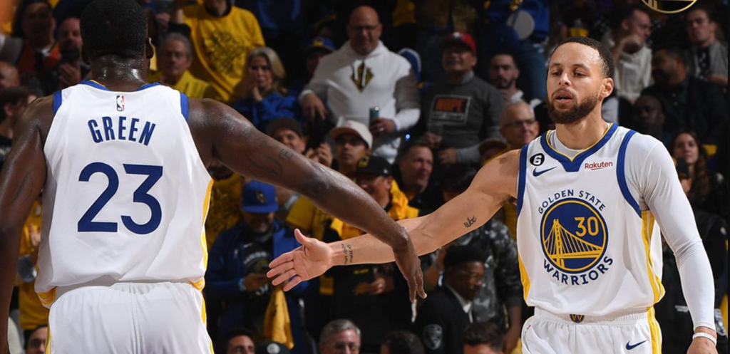 Warriors dominate 121-106 to cut Lakers series lead to one