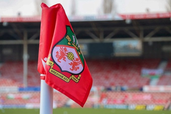 Wrexham negotiate with Foster; Mullin will stay