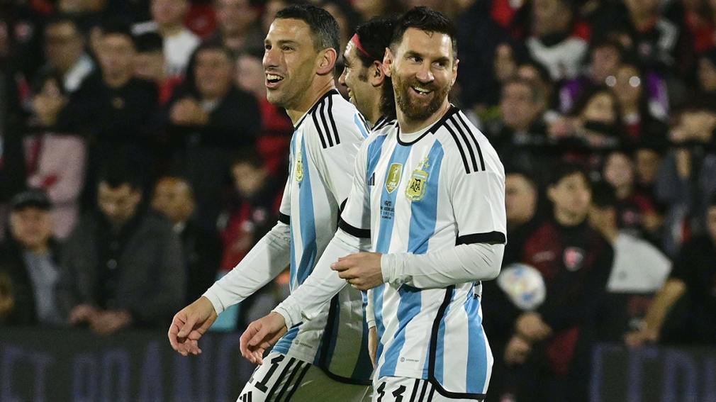 Messi scores hattrick in Maxi Rodriguez testimonial match